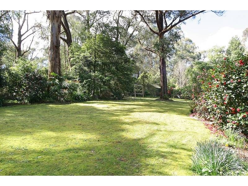 6 Tuttawatta Road, Selby VIC 3159