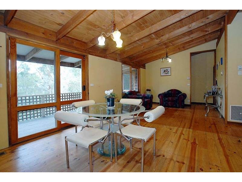 5 Beech Avenue, Selby VIC 3159