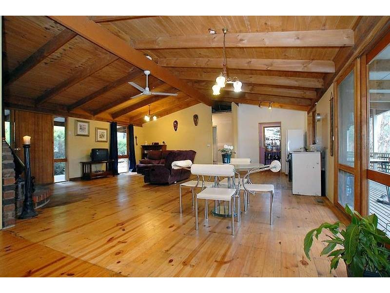 5 Beech Avenue, Selby VIC 3159