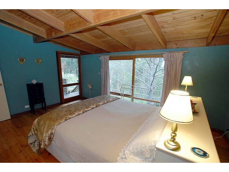 5 Beech Avenue, Selby VIC 3159