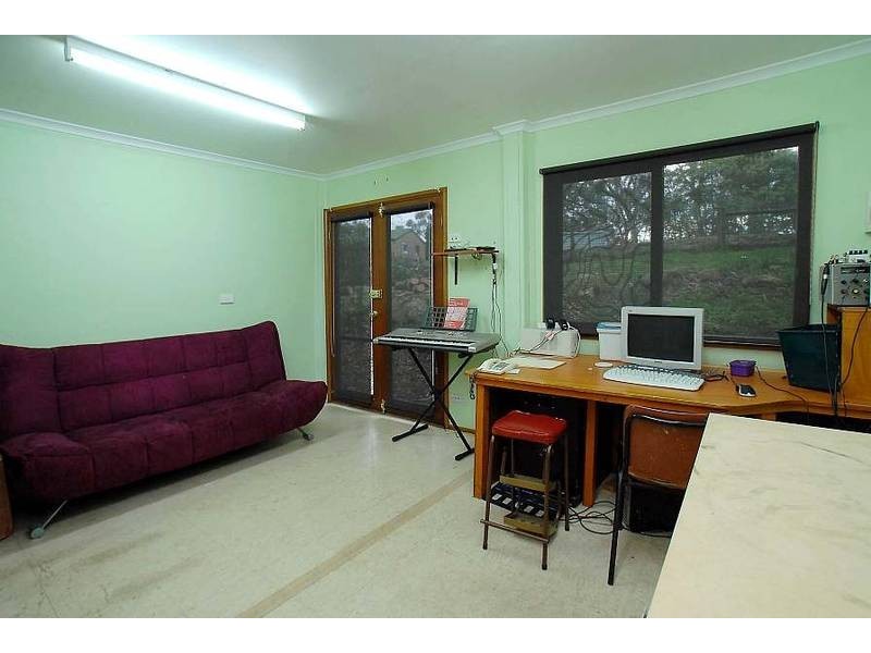 5 Beech Avenue, Selby VIC 3159