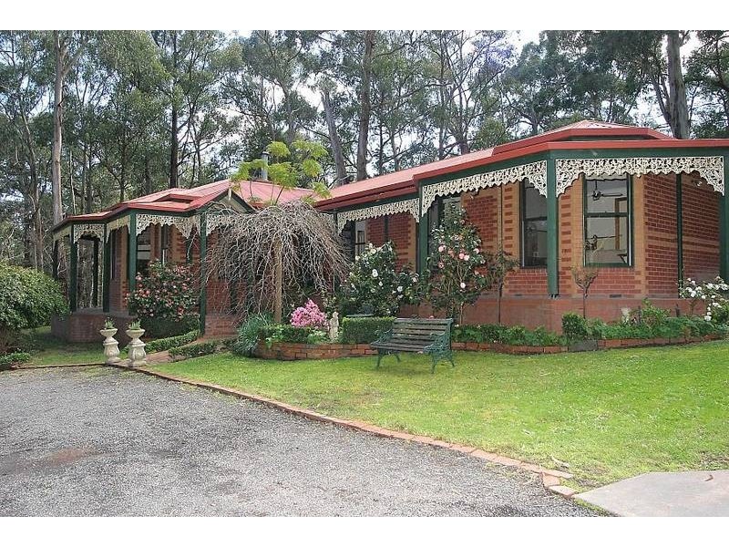 6 Tuttawatta Road, Selby VIC 3159
