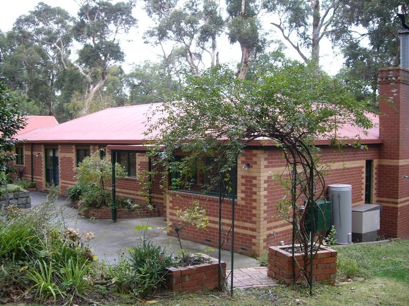 6 Tuttawatta Road, Selby VIC 3159