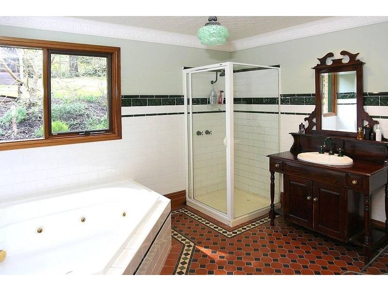 6 Tuttawatta Road, Selby VIC 3159
