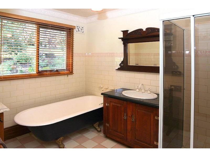 6 Tuttawatta Road, Selby VIC 3159
