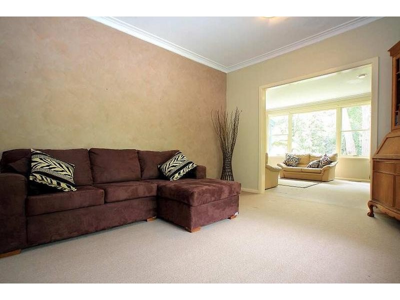 11 Pioneer Avenue, Upwey VIC 3158