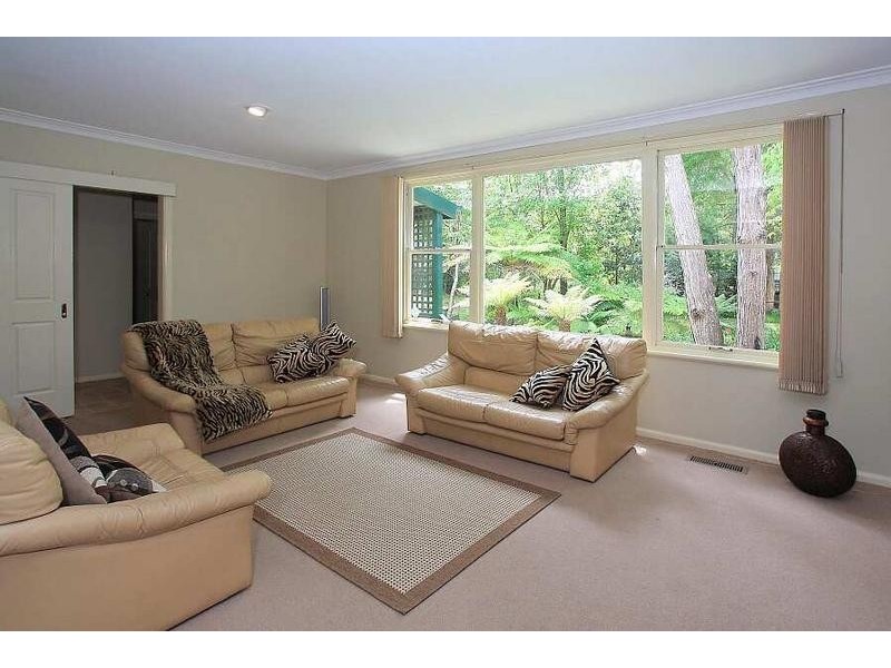 11 Pioneer Avenue, Upwey VIC 3158