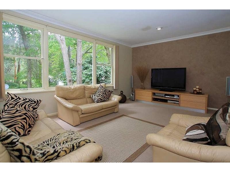 11 Pioneer Avenue, Upwey VIC 3158