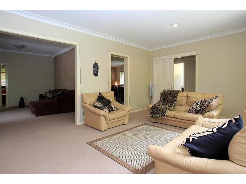 11 Pioneer Avenue, Upwey VIC 3158
