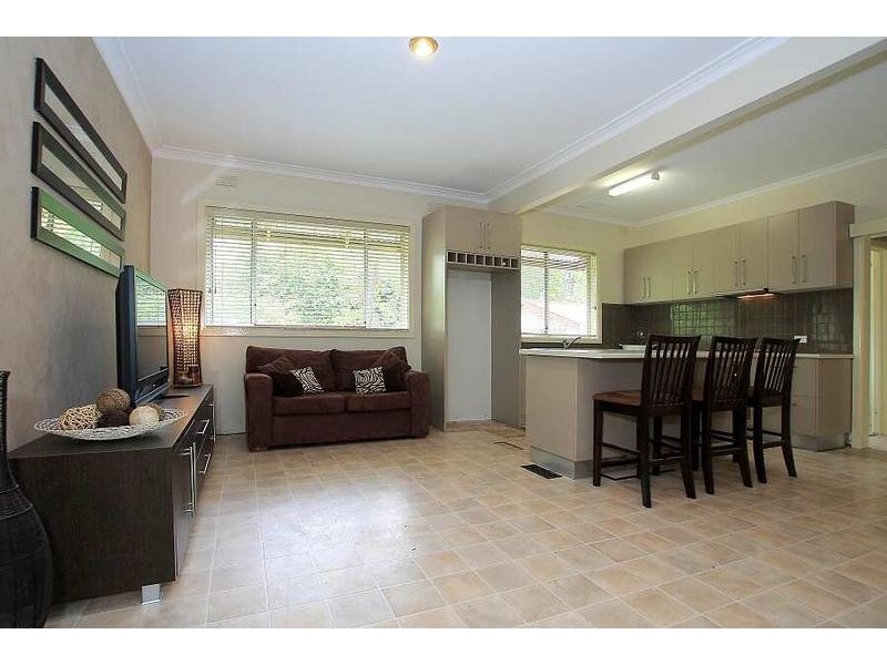 11 Pioneer Avenue, Upwey VIC 3158