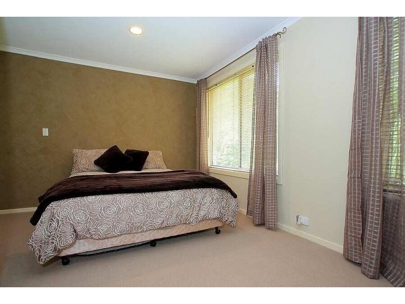 11 Pioneer Avenue, Upwey VIC 3158