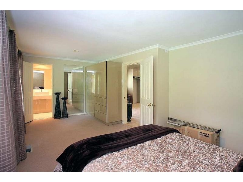 11 Pioneer Avenue, Upwey VIC 3158
