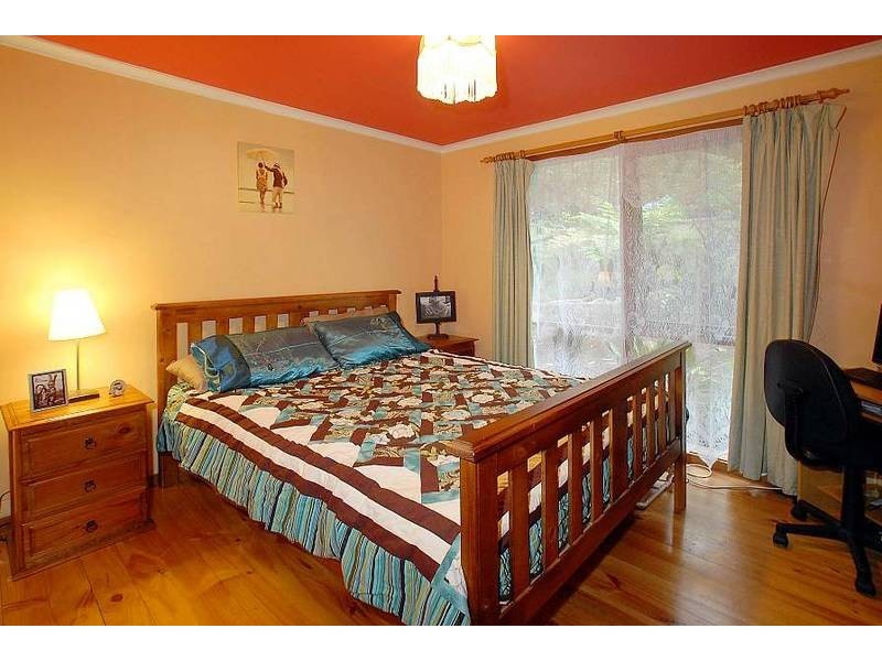 6 Wilga Avenue, Selby VIC 3159