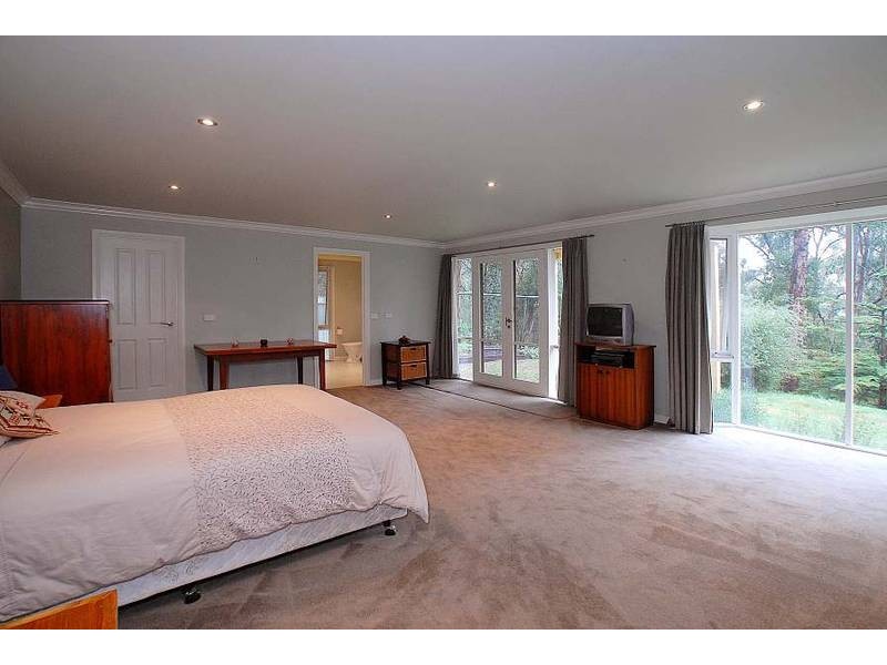 22 Johns Road, Selby VIC 3159