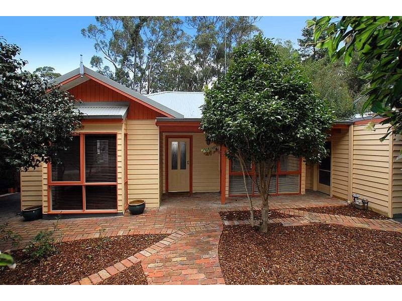 32 Hazel Grove, Tecoma VIC 3160