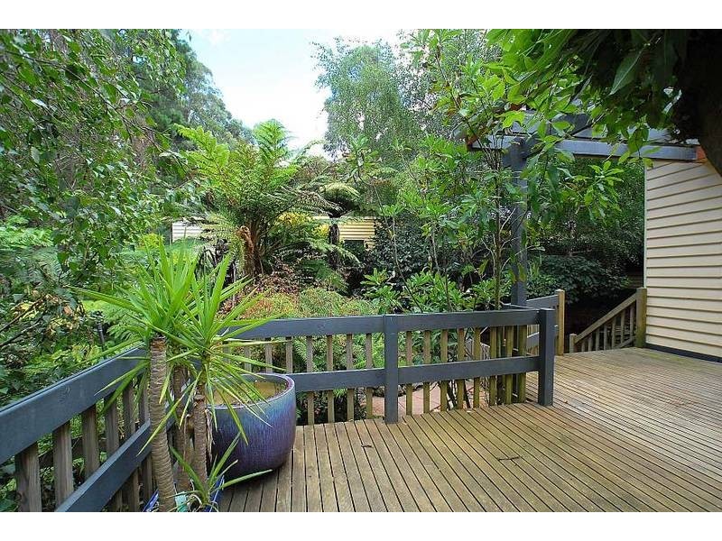 32 Hazel Grove, Tecoma VIC 3160