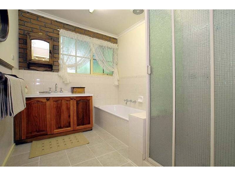 18 Seabreeze Avenue, Ferny Creek VIC 3786