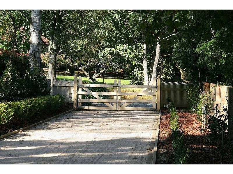 257 Mt Dandenong Tourist Road, Ferny Creek VIC 3786