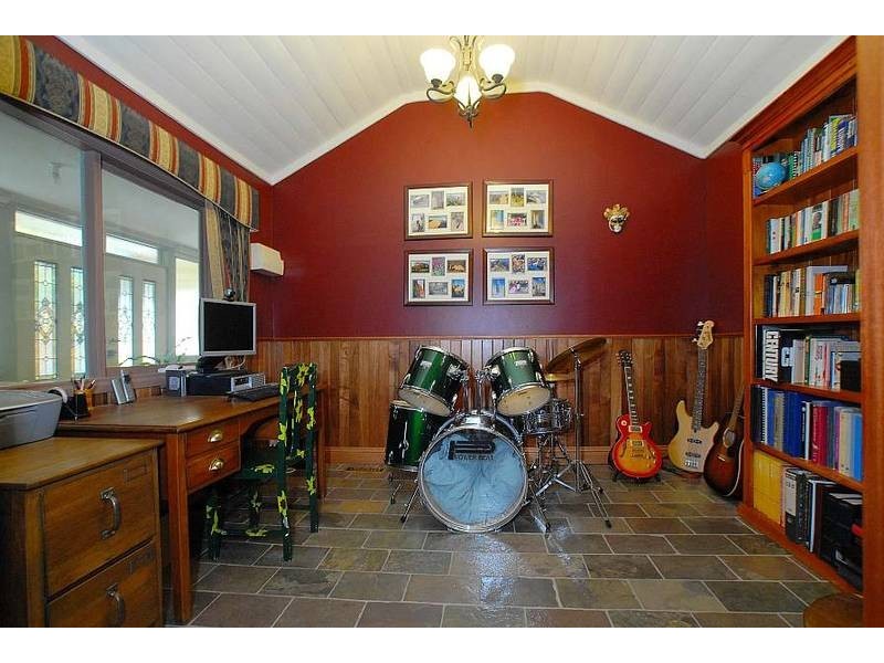 32 McNicol Road (enter via Talbot rd), Tecoma VIC 3160