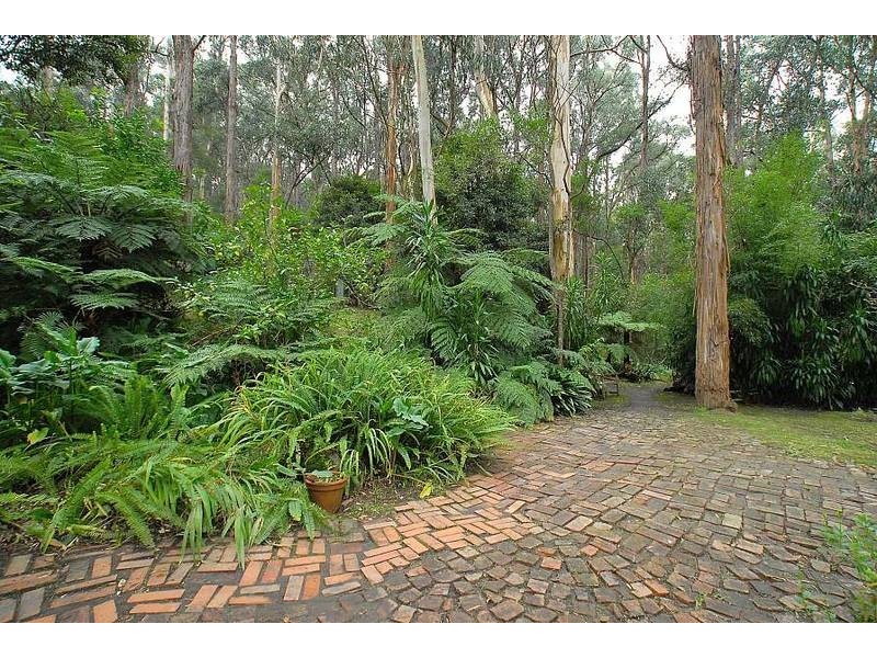 9 Wilga Avenue, Selby VIC 3159