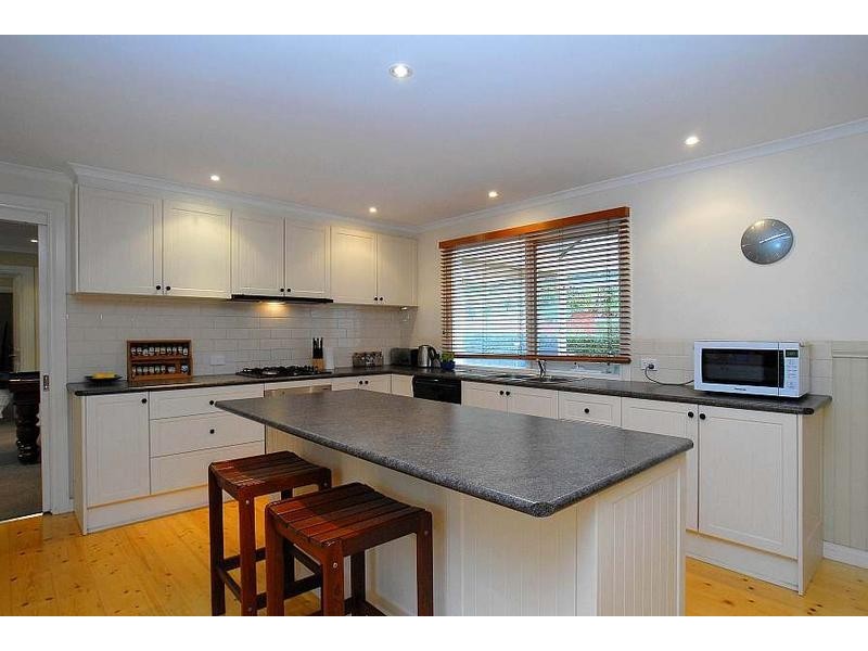 4 Bay Street, Tecoma VIC 3160