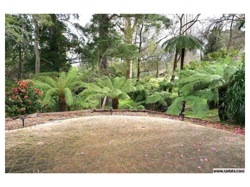 23 Gordon Avenue, Tecoma VIC 3160