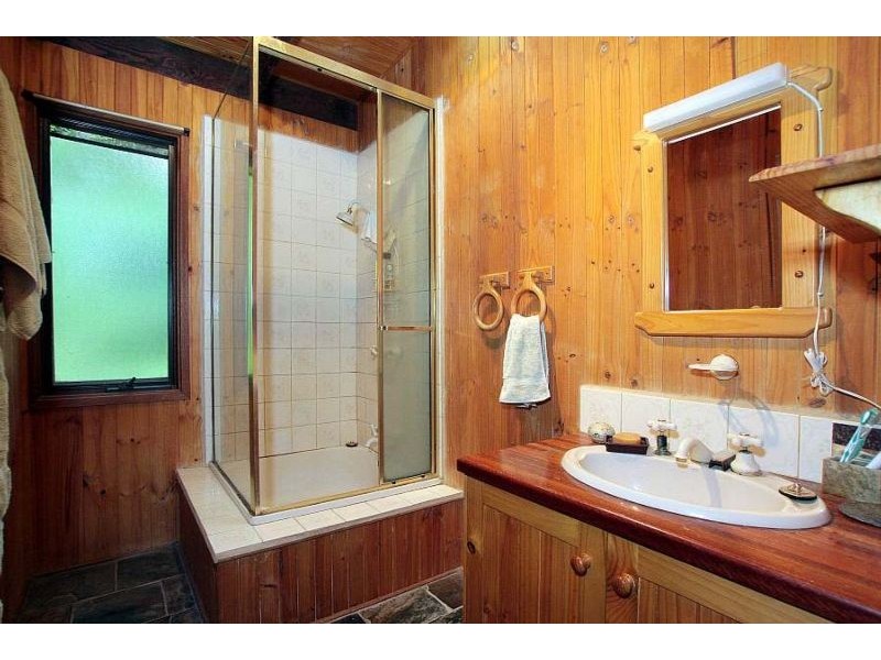 25 Menin Road, Monbulk VIC 3793