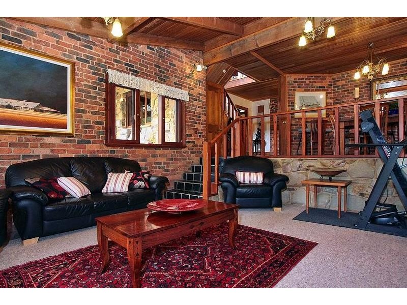 32 William Road, The Patch VIC 3792