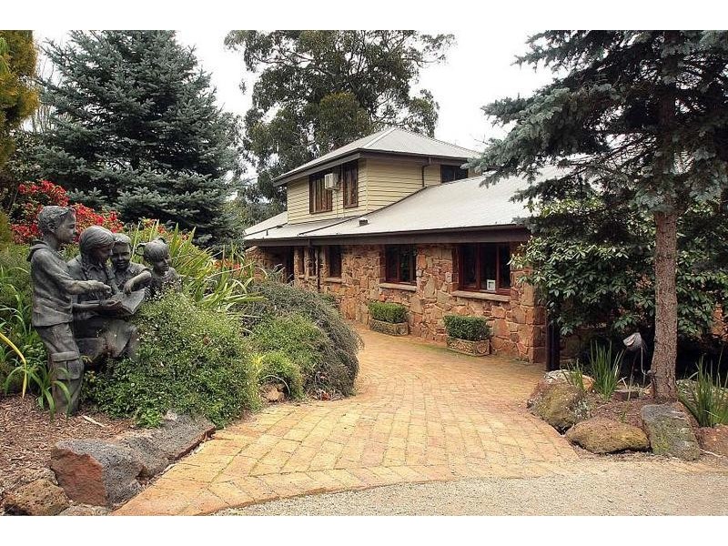 32 William Road, The Patch VIC 3792