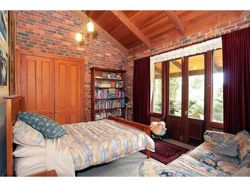 32 William Road, The Patch VIC 3792
