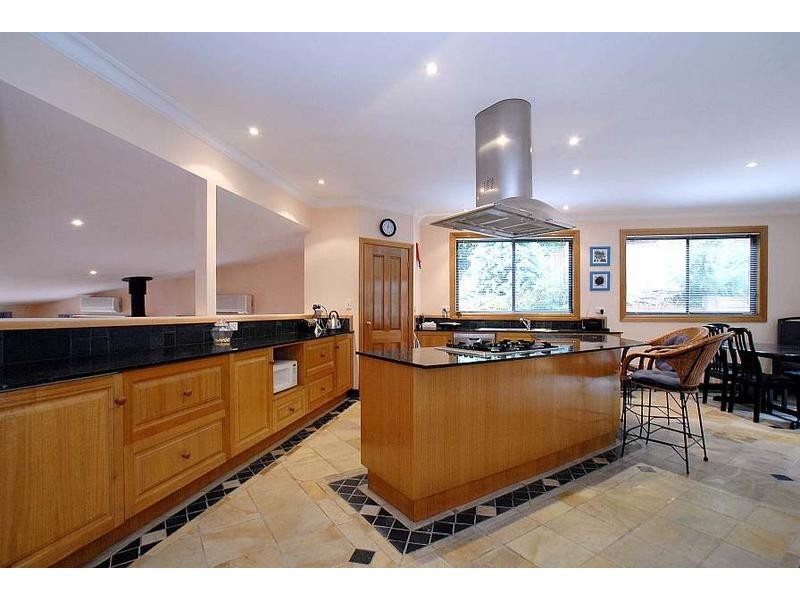 6 Gordon Avenue, Tecoma VIC 3160