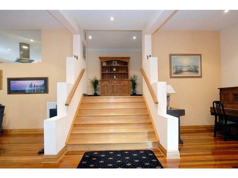 6 Gordon Avenue, Tecoma VIC 3160