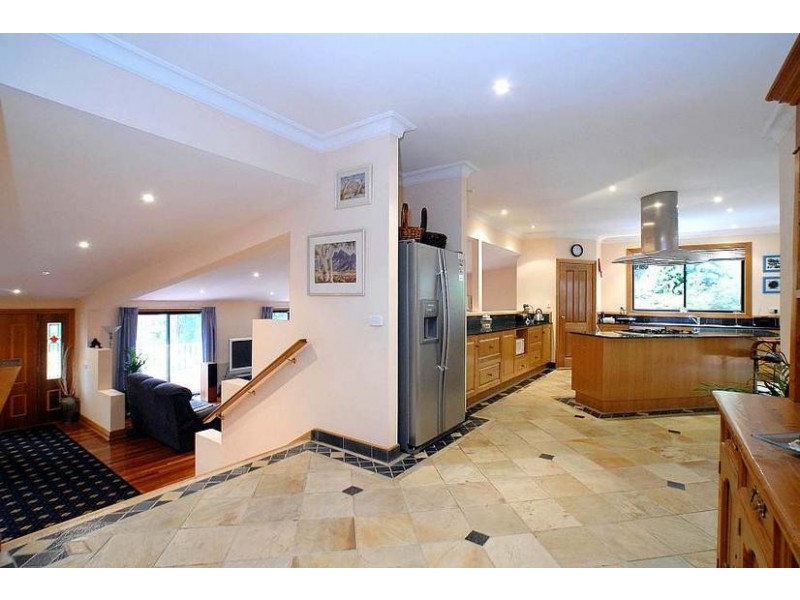 6 Gordon Avenue, Tecoma VIC 3160