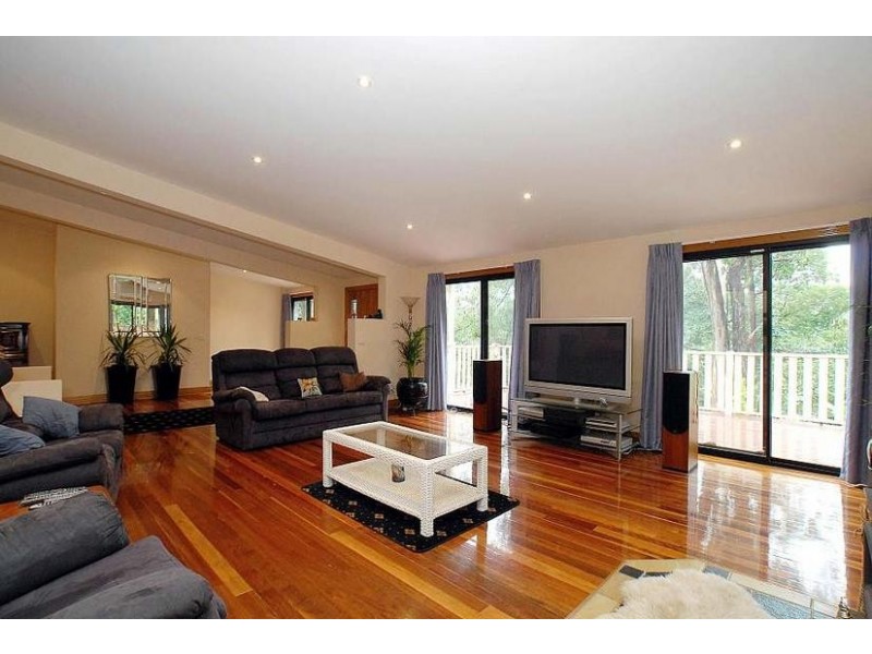 6 Gordon Avenue, Tecoma VIC 3160