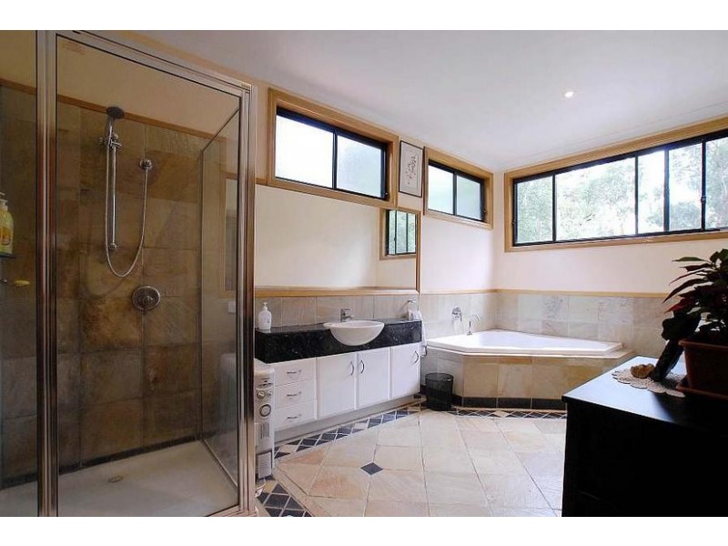 6 Gordon Avenue, Tecoma VIC 3160