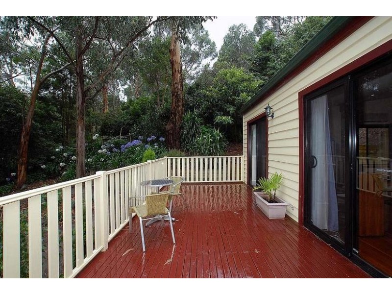 6 Gordon Avenue, Tecoma VIC 3160