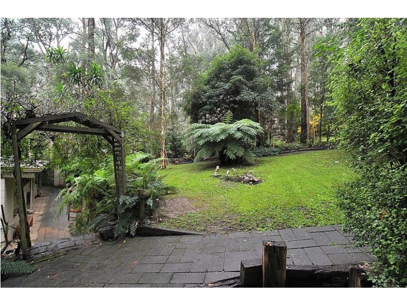 5 Woodland Grove, Selby VIC 3159