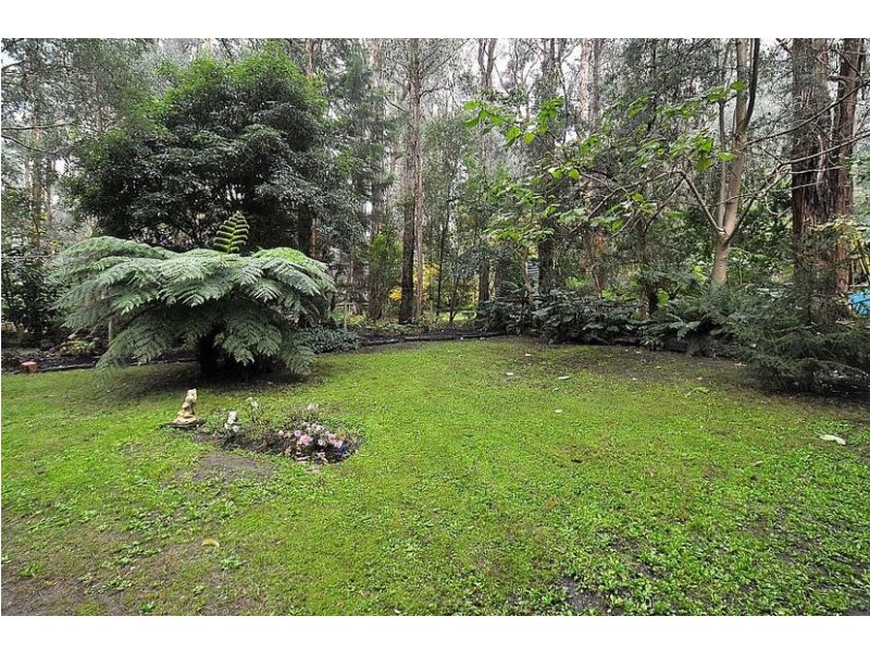 5 Woodland Grove, Selby VIC 3159