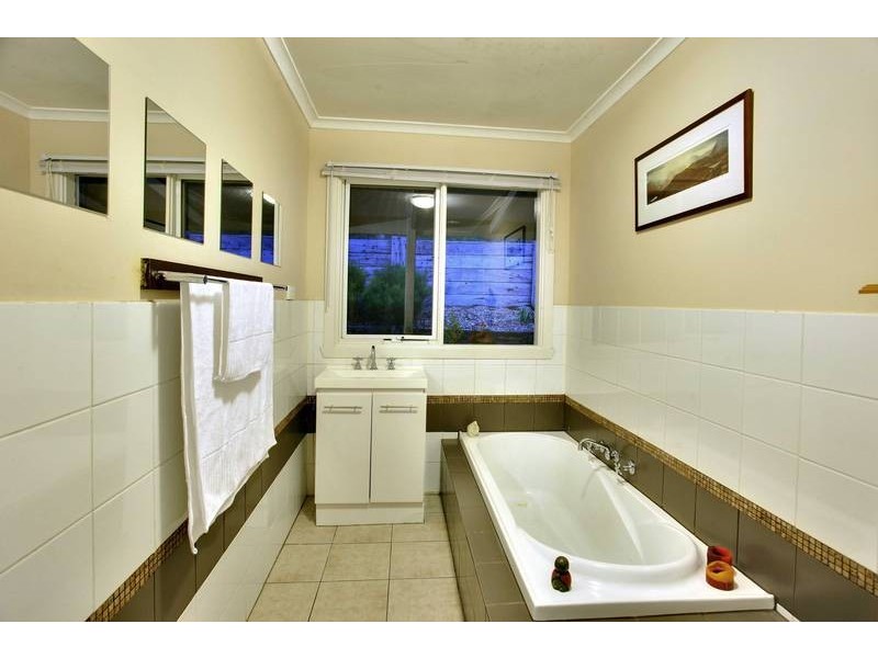 26 Poplar Crescent, Emerald VIC 3782