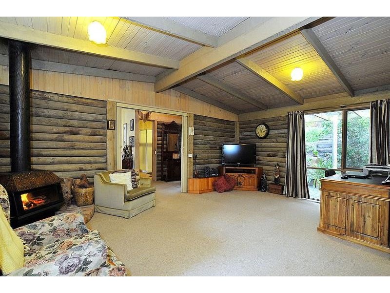 76 Temple Road, Selby VIC 3159