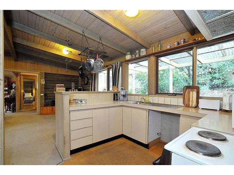 76 Temple Road, Selby VIC 3159