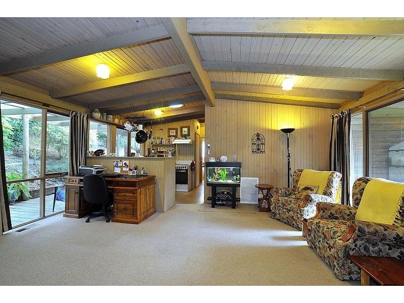 76 Temple Road, Selby VIC 3159