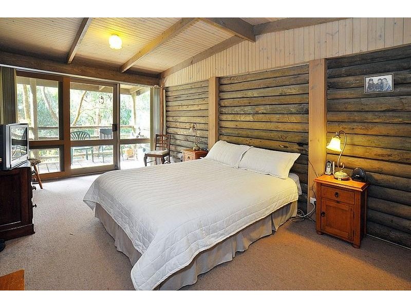 76 Temple Road, Selby VIC 3159