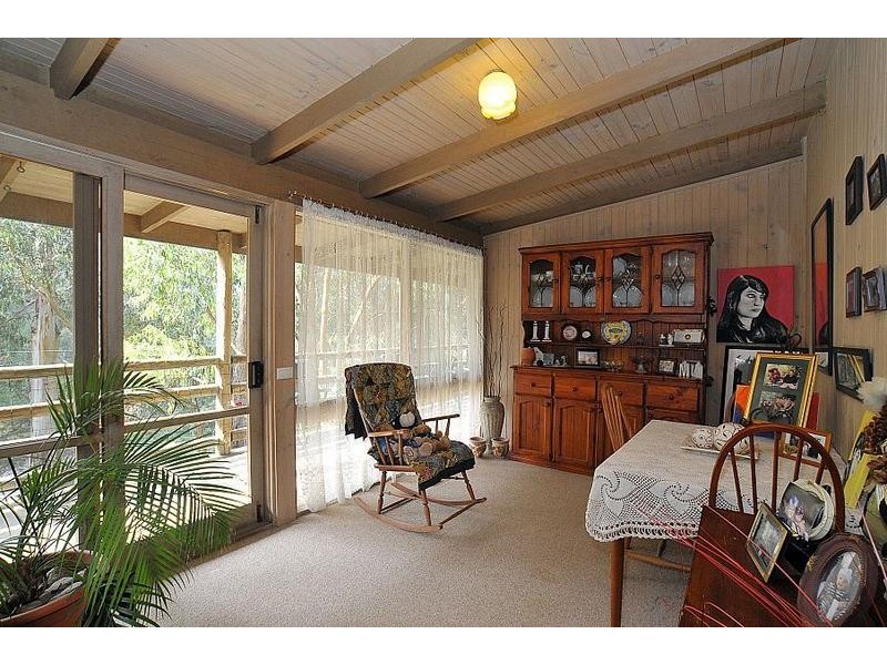 76 Temple Road, Selby VIC 3159