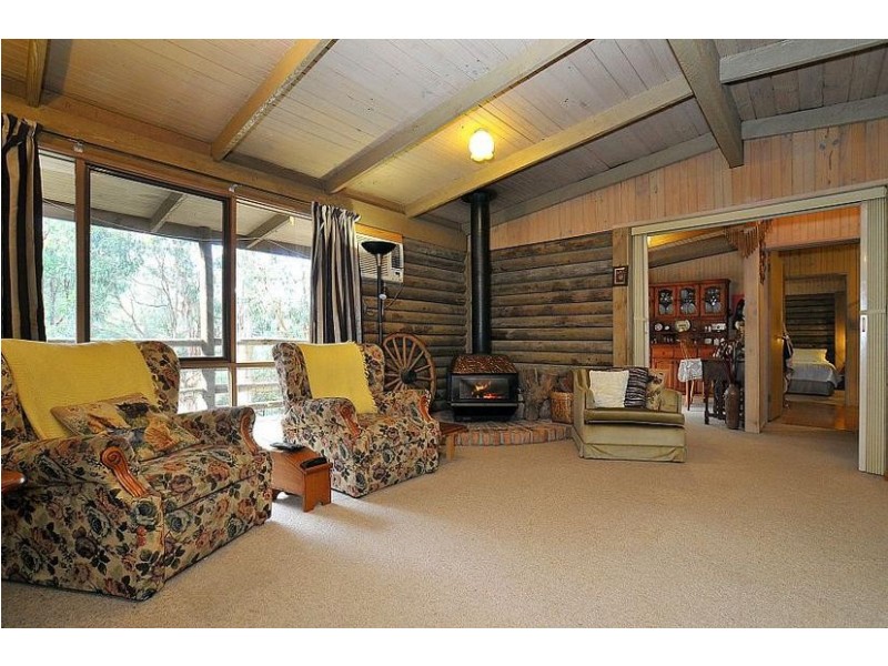 76 Temple Road, Selby VIC 3159