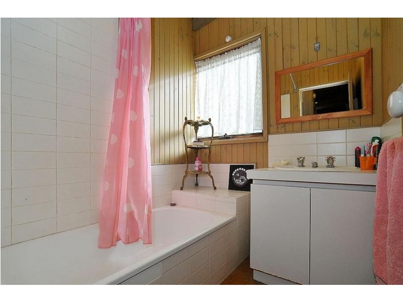 76 Temple Road, Selby VIC 3159