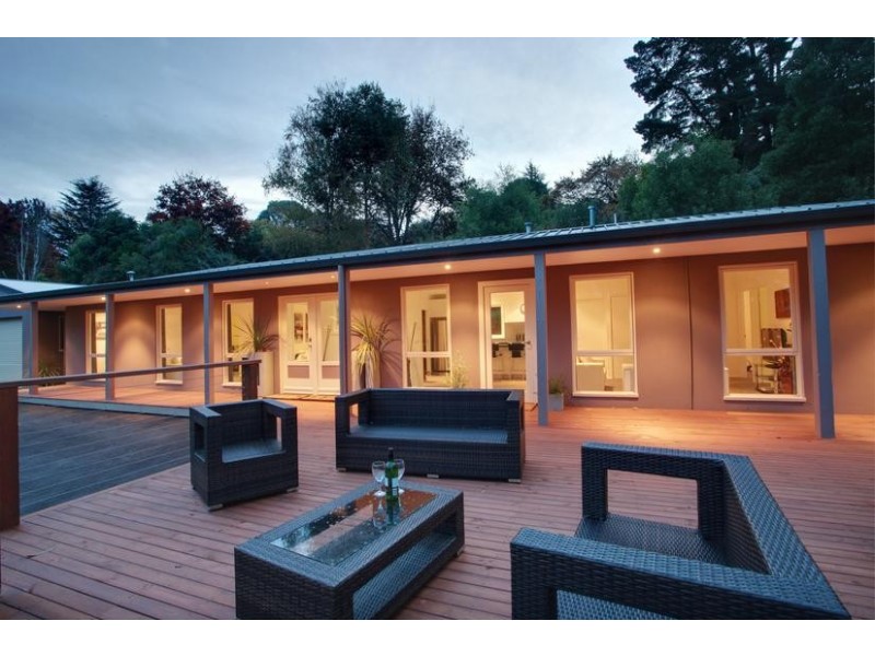 16 Poplar Crescent, Emerald VIC 3782