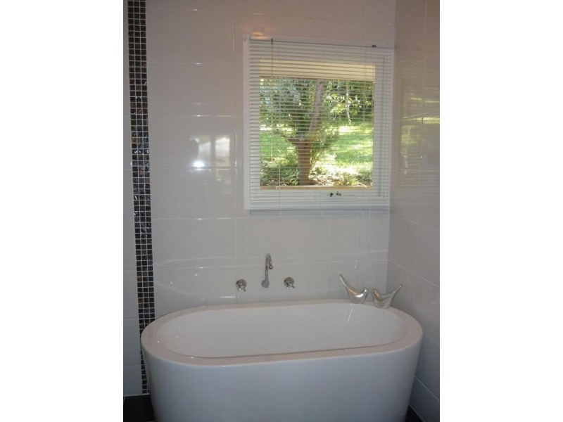 16 Poplar Crescent, Emerald VIC 3782