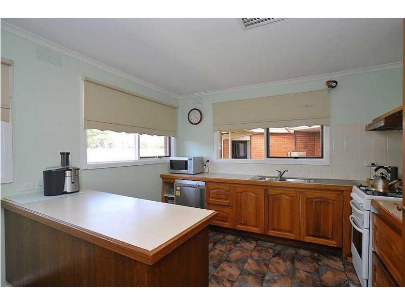 2 Renown Street, Ferntree Gully VIC 3156