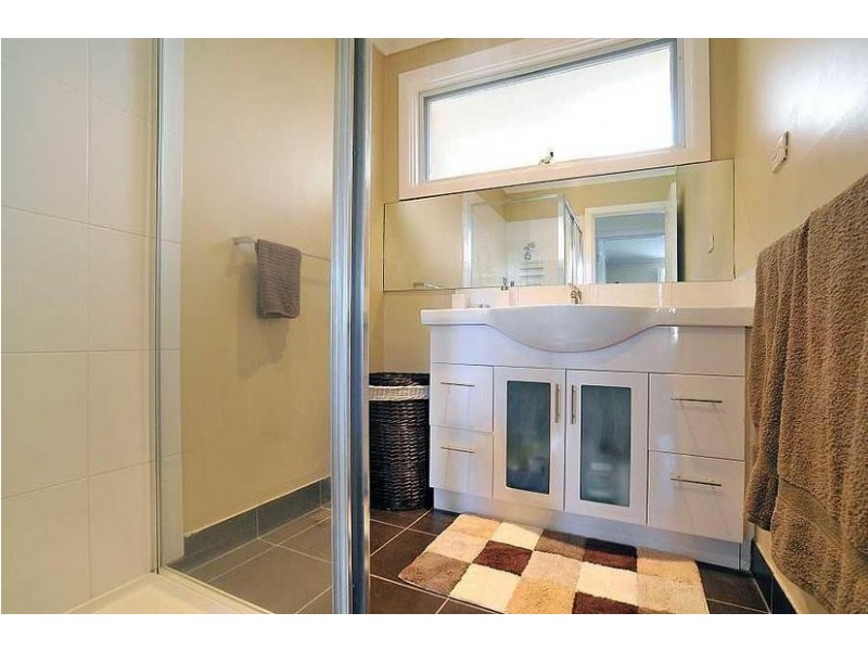 2 Renown Street, Ferntree Gully VIC 3156